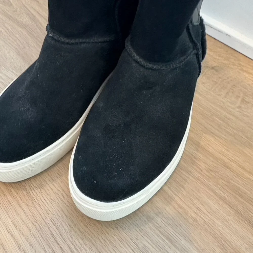 ** Ugg Womens Priya Plush Sneaker 1109632 Black Wool Round Toe Winter Boots 8
